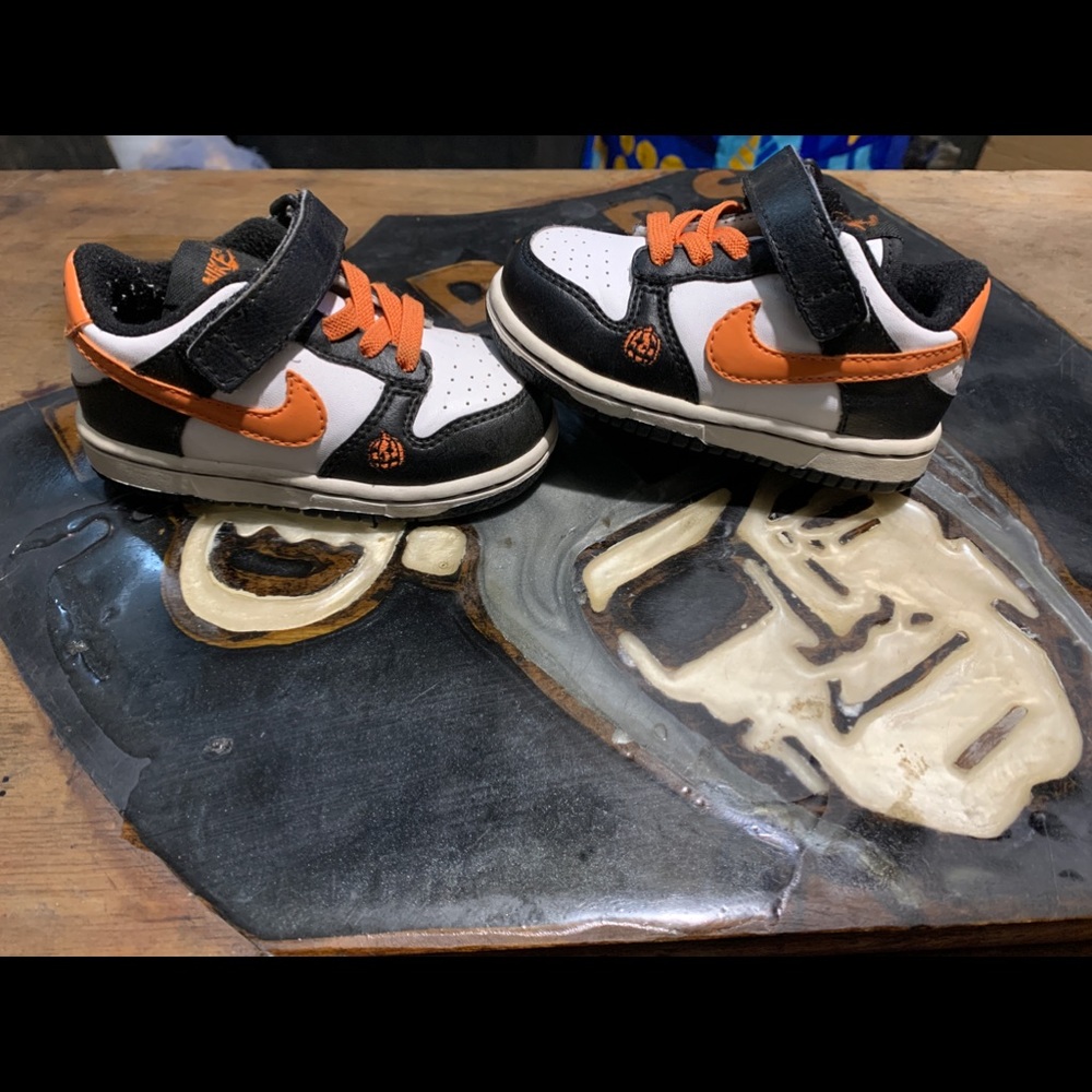 Nike dunk Halloween size 5c